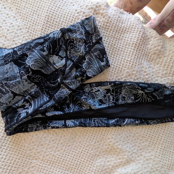 Lululemon size 6 - Picture 3 of 3